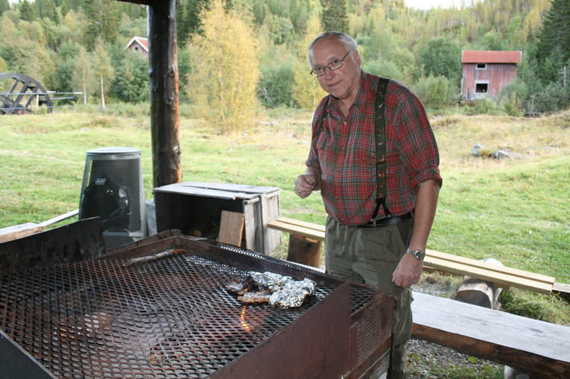 jerverket 068.jpg - I nysmia er det ei esse som også kan benyttes som grill